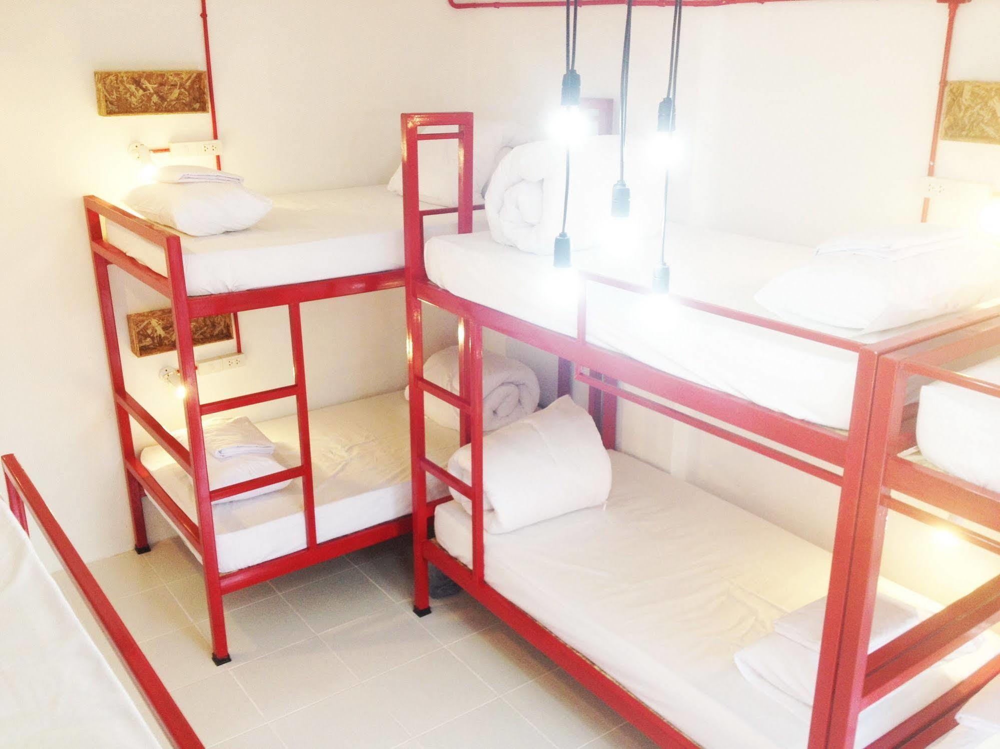 Safe And Sound Hostel Chiang Mai Extérieur photo