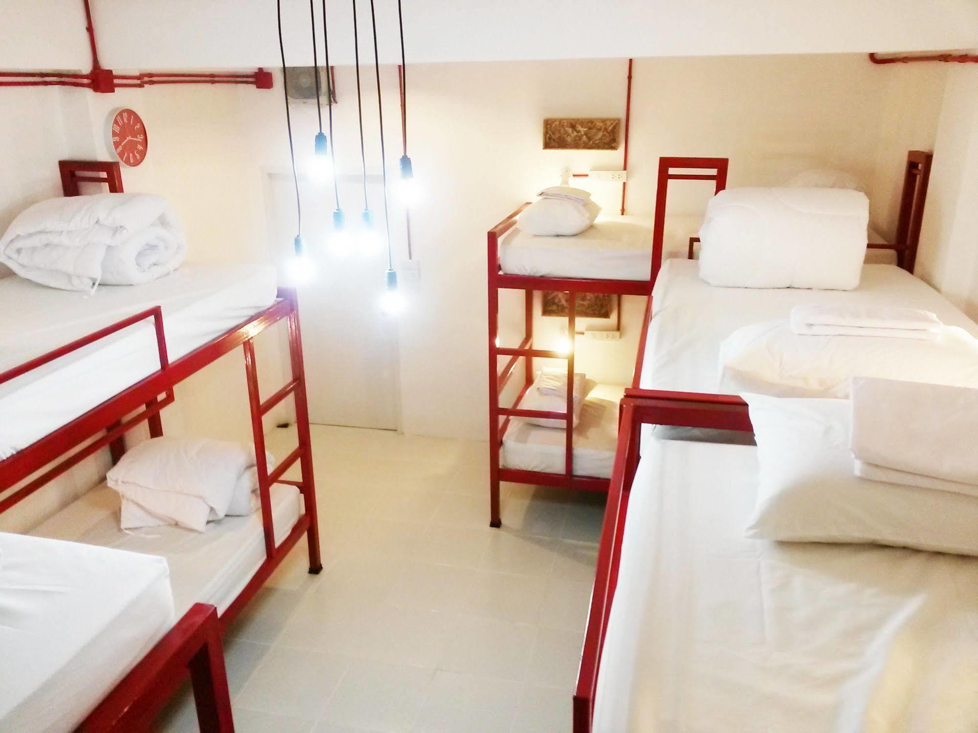 Safe And Sound Hostel Chiang Mai Extérieur photo