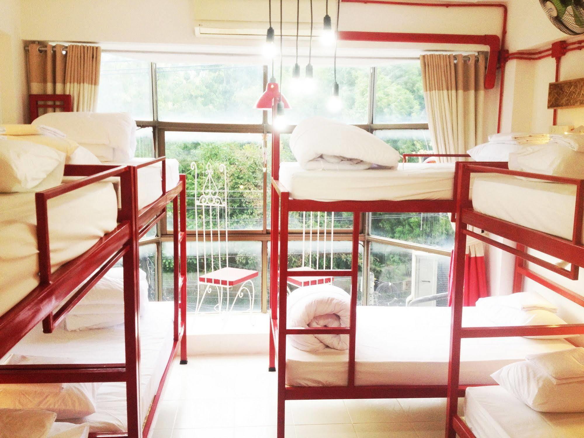 Safe And Sound Hostel Chiang Mai Extérieur photo